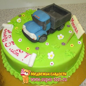 Торт с грузовиком на поляне